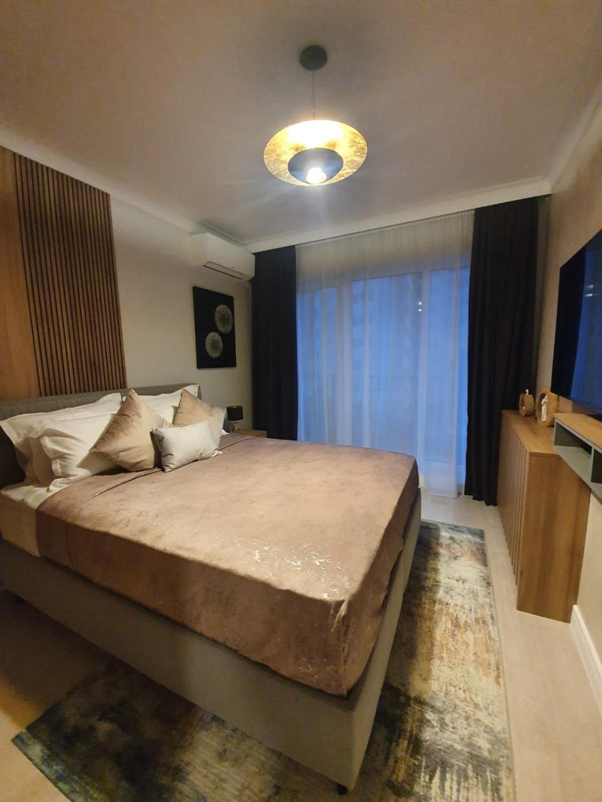 Apartment Tzuba Luxury Coresi Mall