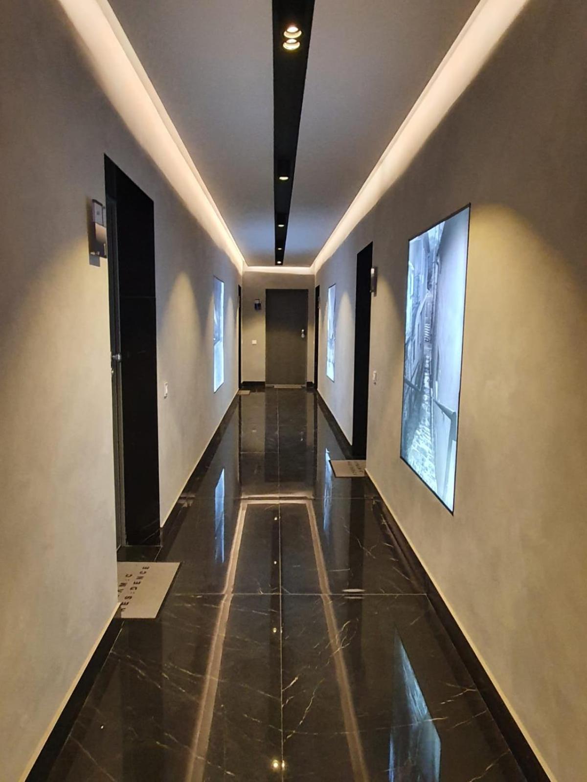 Tzuba Luxury Coresi Mall