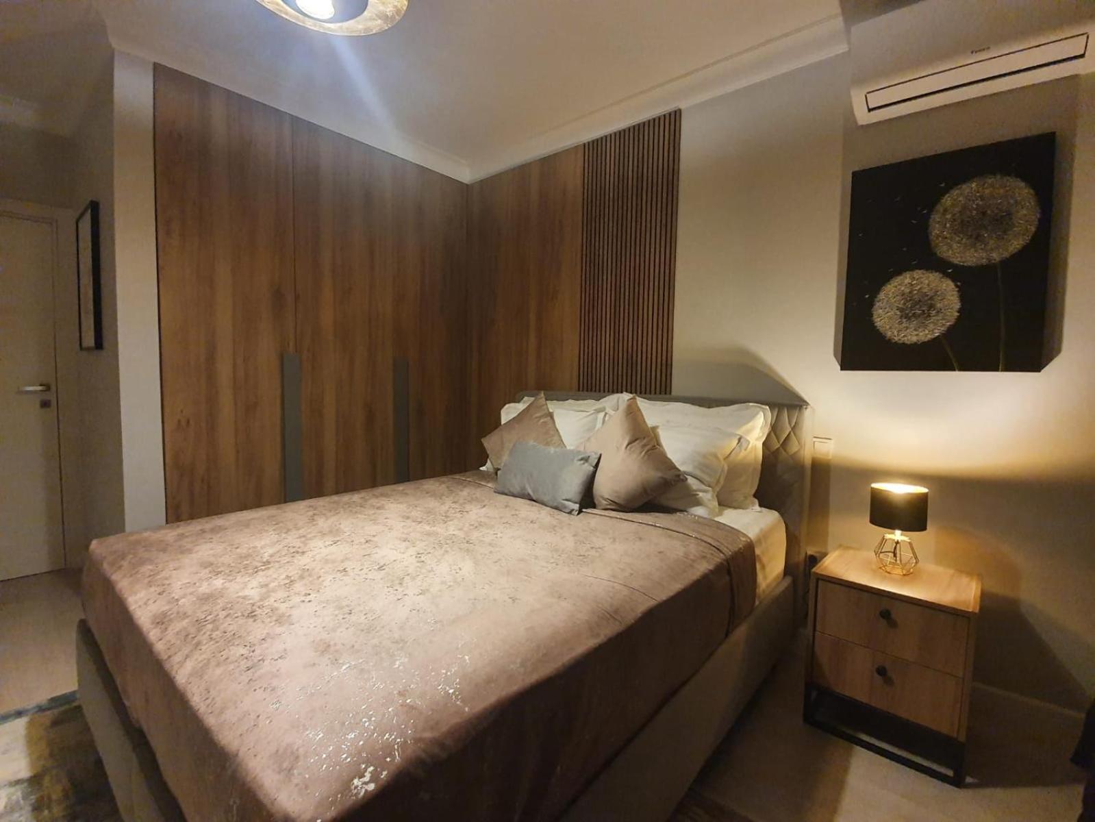 Tzuba Luxury Coresi Mall