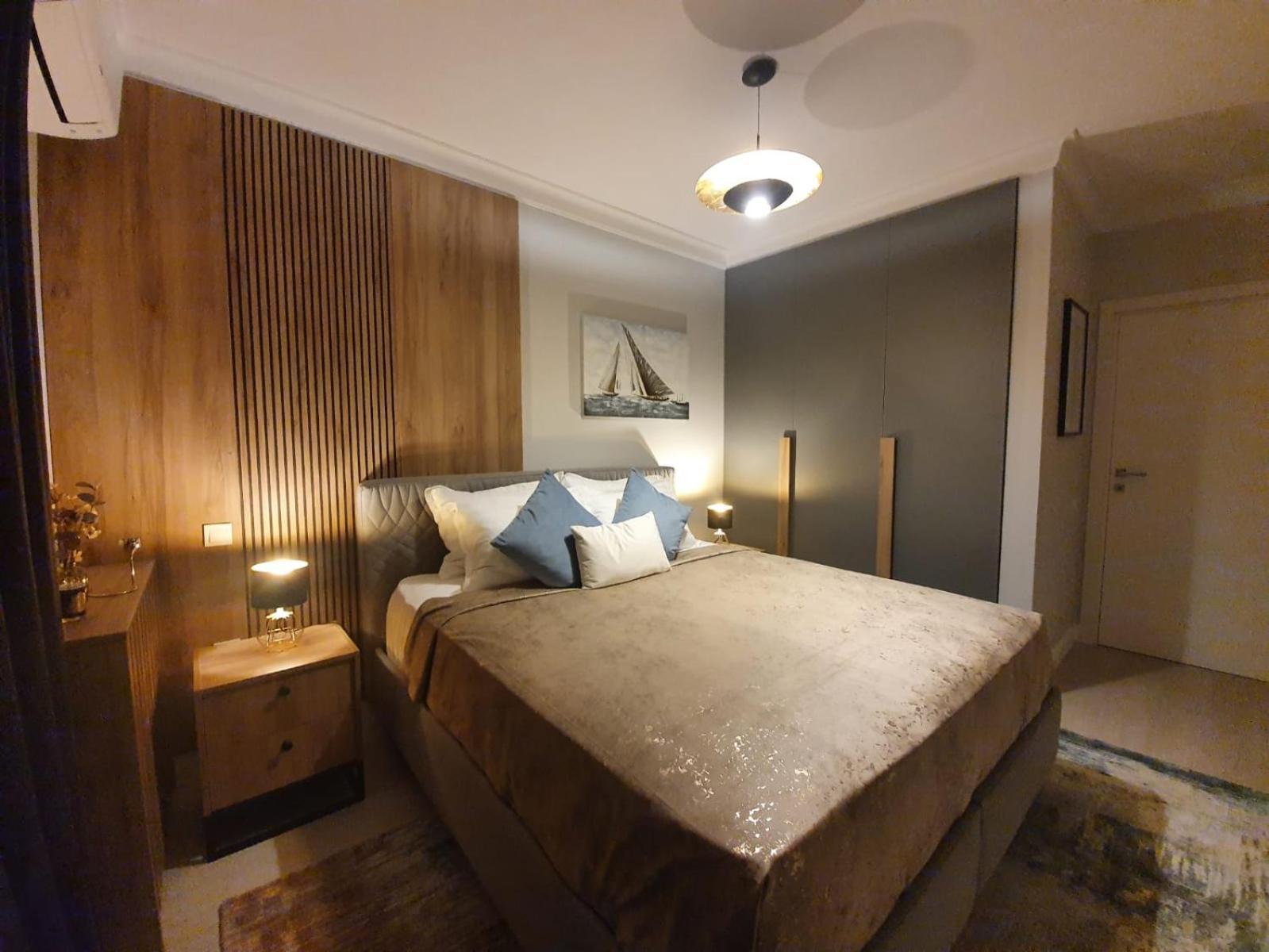 Apartment Tzuba Luxury Coresi Mall