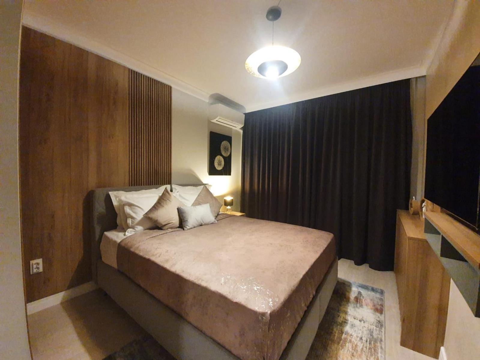 Apartment Tzuba Luxury Coresi Mall *