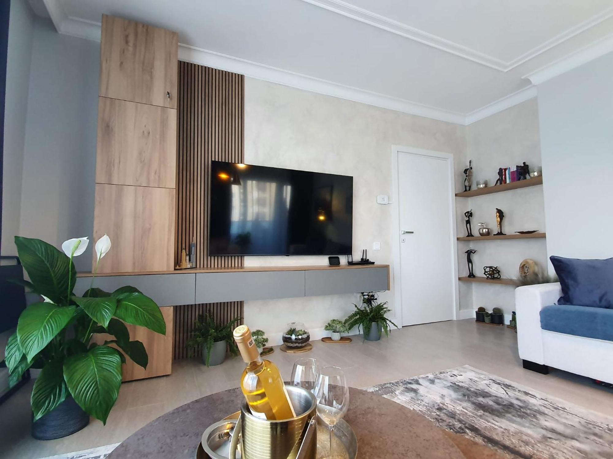 Apartment Tzuba Luxury Coresi Mall