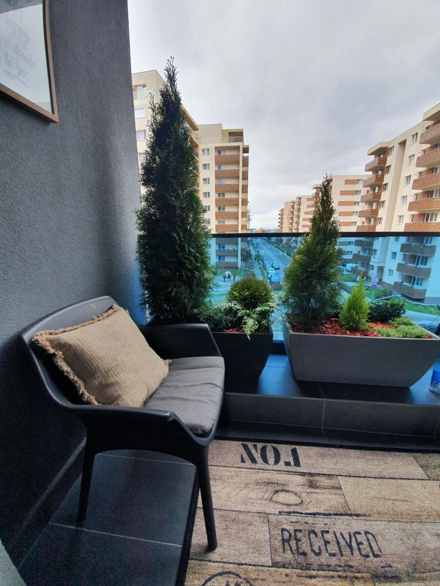 Apartment Tzuba Luxury Coresi Mall *