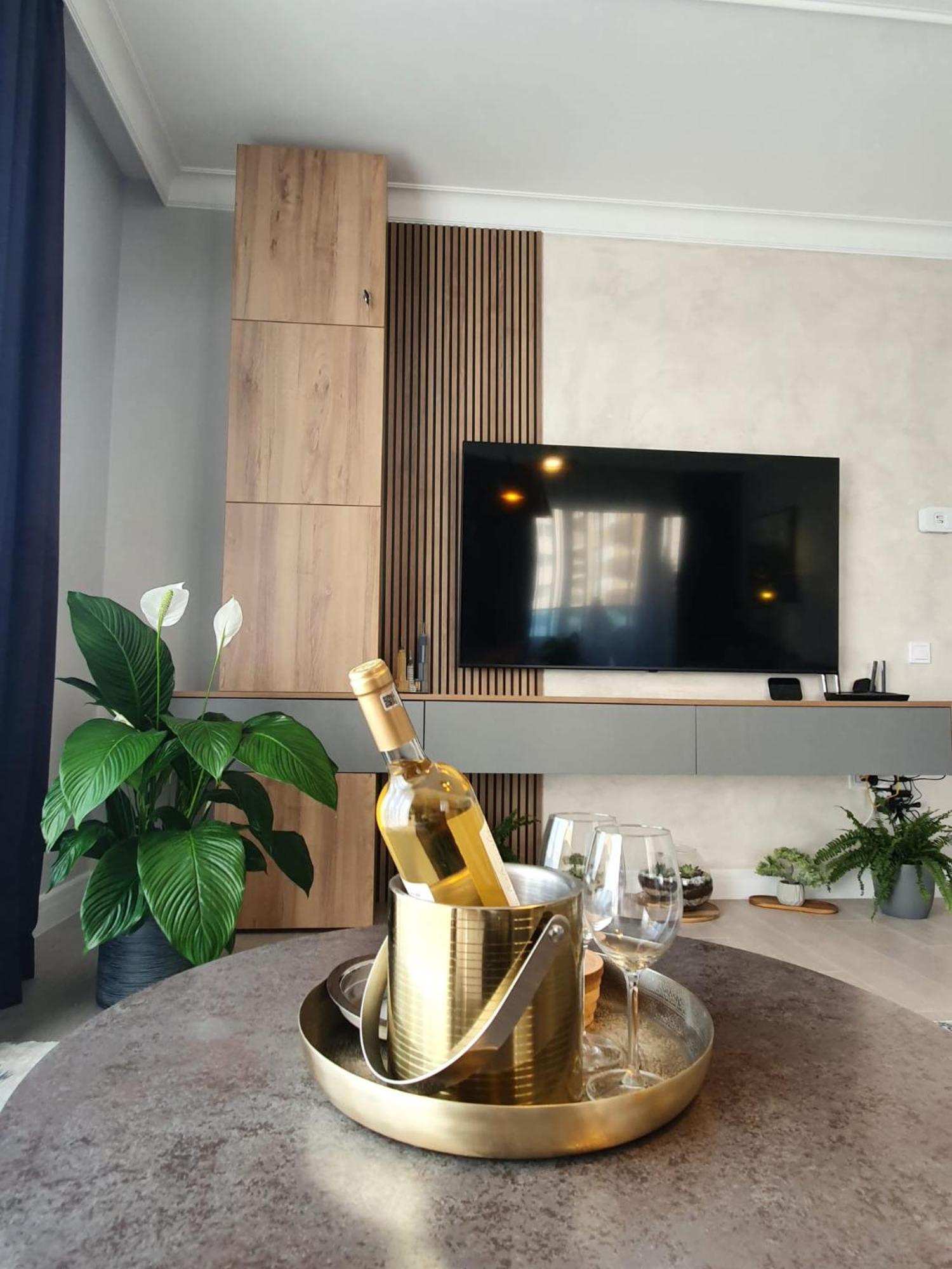Apartment Tzuba Luxury Coresi Mall *
