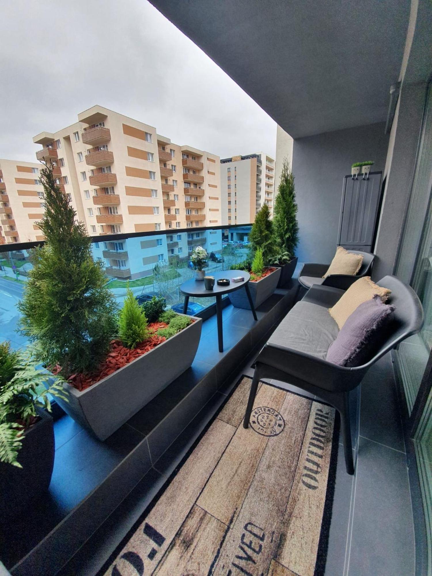 Apartment Tzuba Luxury Coresi Mall *